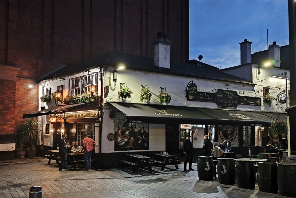 Exterior of Kely's Cellars in Belfast.